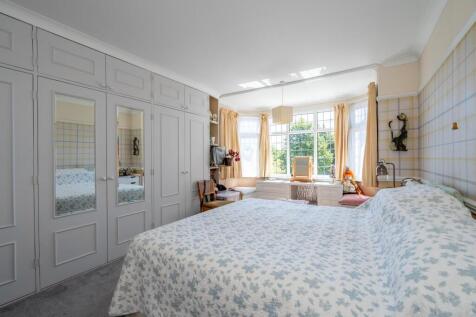 Bedroom 1.jpg