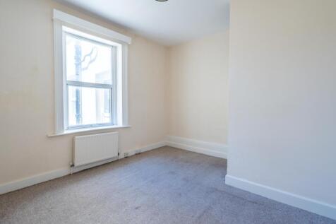 Bedroom 1.jpg