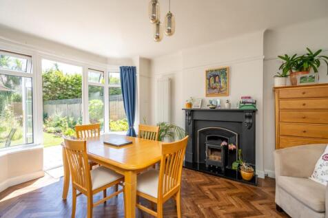 Dining Area.jpg