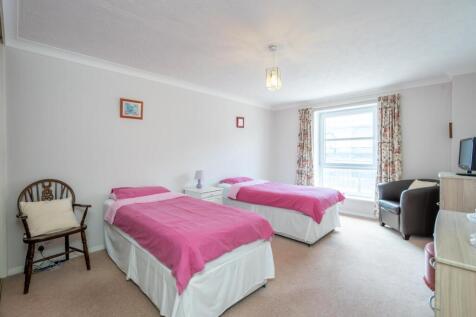 Bedroom 1.jpg