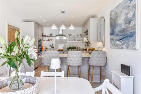 Dining Area to Kitchen.jpg