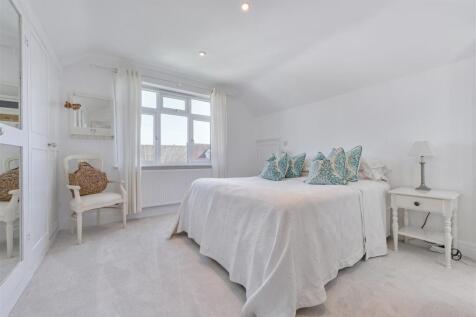 Bedroom 1.jpg