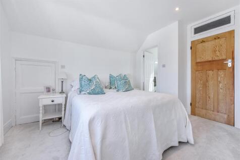Bedroom 1 (2).jpg