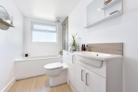 Family Bathroom.jpg