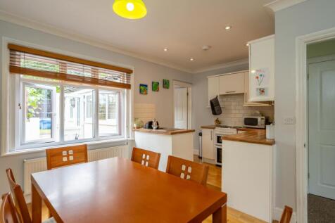 Kitchen Diner (2).jpg