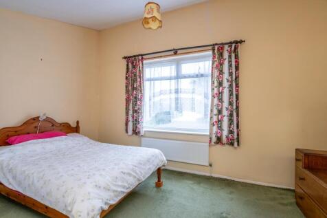 Bedroom 1.jpg