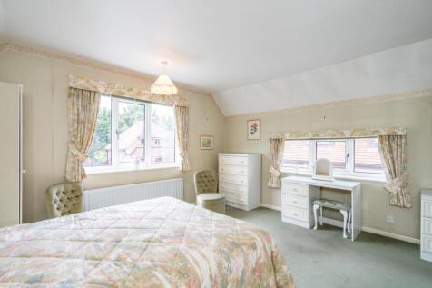 Bedroom 1 (2).jpg