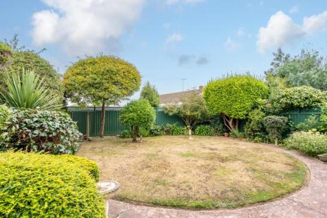 Rear Garden (2).jpg