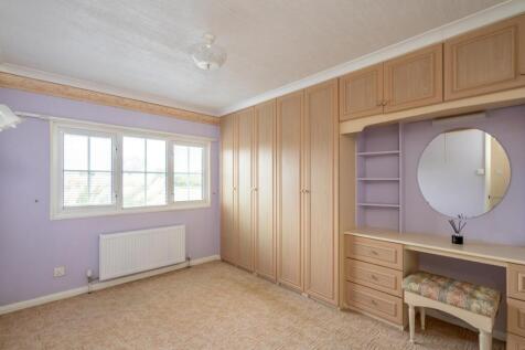 Bedroom 1.jpg
