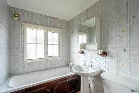Bathroom.jpg