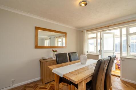 Dining Area.jpg