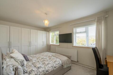 Bedroom 1.jpg