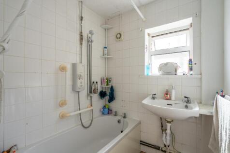 Bathroom.jpg