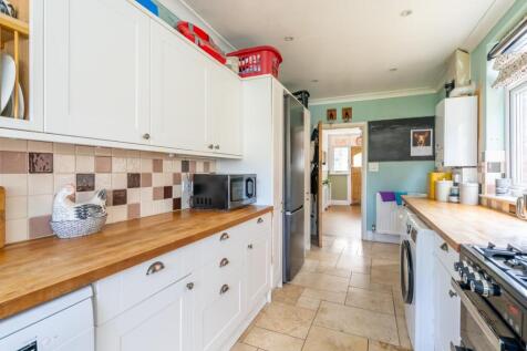 Kitchen (2).jpg