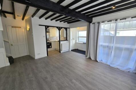 Lounge to Kitchen.jpg