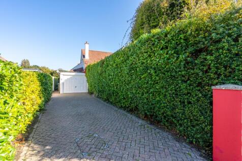 Drive and Garage.jpg