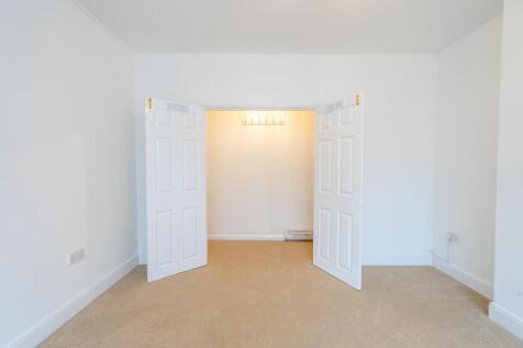 Walk-In Wardrobe.jpg