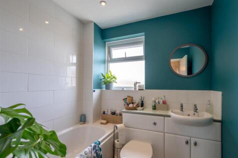 Bathroom.jpg