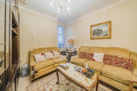 Reception Room/ Bedroom