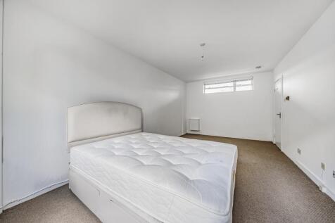 Reception/Bedroom