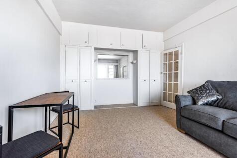 Reception Room/Bedroom
