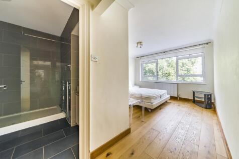 Bedroom with En-Suite Shower Room