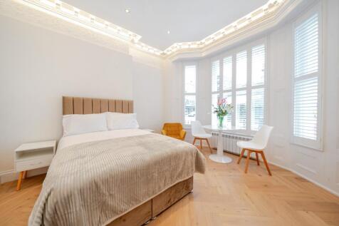 Reception Room/Bedroom