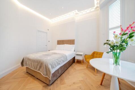 Reception Room/Bedroom