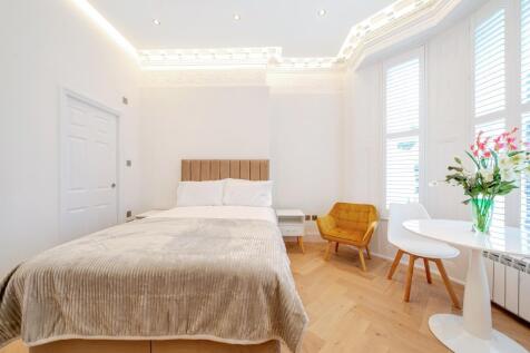 Reception Room/Bedroom