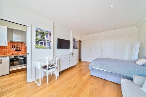 Reception Room/Bedroom
