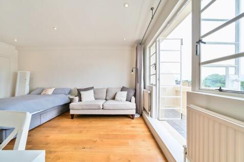 Reception Room/Bedroom