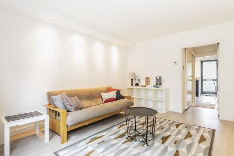 Reception Room/Bedroom
