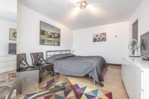 Reception Room/Bedroom