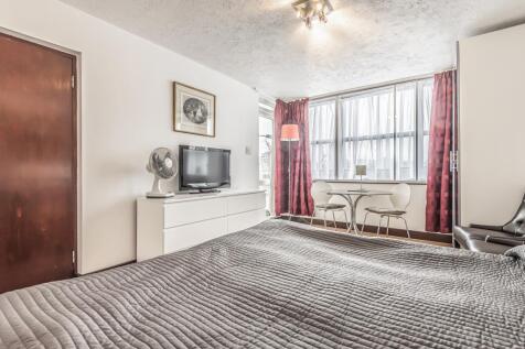 Reception Room/Bedroom