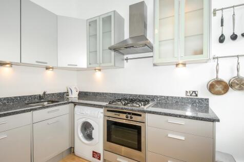 Kitchen (shot 2)