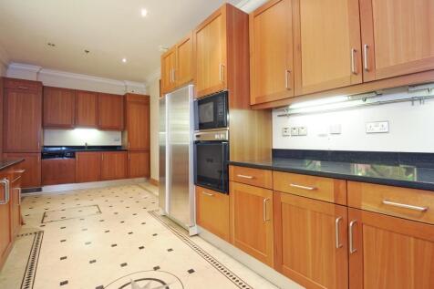 Kitchen (shot 2)