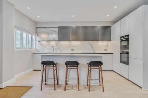 Eat-in Kitchen