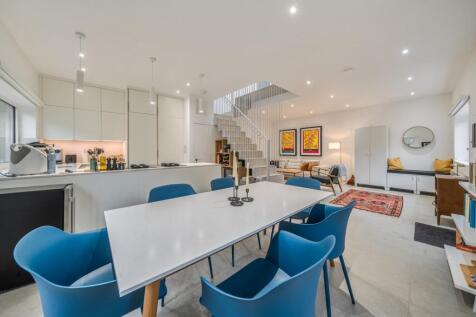 Reception Room/Dining Area