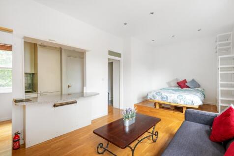 Reception Room/Bedroom