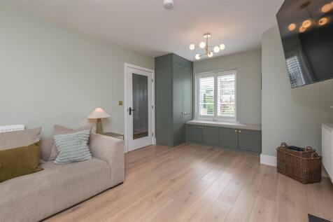 23 - 6 North Light Place BD22 8FD.jpg