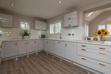 42 - 9 Hazel Fold BD13 2FE.jpg