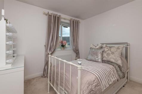 102 - 9 Hazel Fold BD13 2FE.jpg