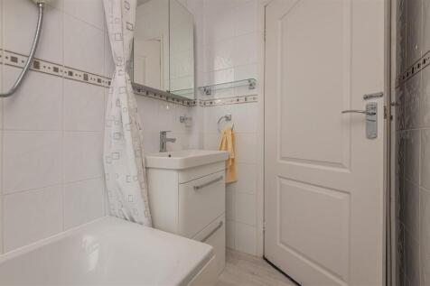 30 - 37 Lyndhurst Ave HD6 3RY.jpg