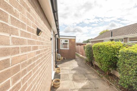 07 - 37 Lyndhurst Ave HD6 3RY.jpg
