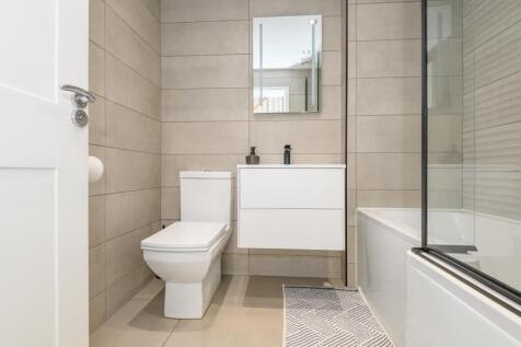 Bathroom Newton  2.jpg