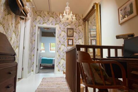 13 Godfrey Road landing.jpg