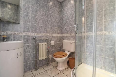 En-suite to Bedroom 2