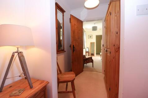 Dressing area to Bedroom 4