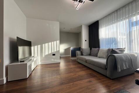 Dining Lounge 