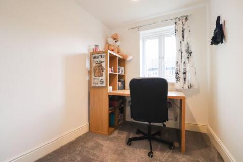 Bedroom 5 / Office 